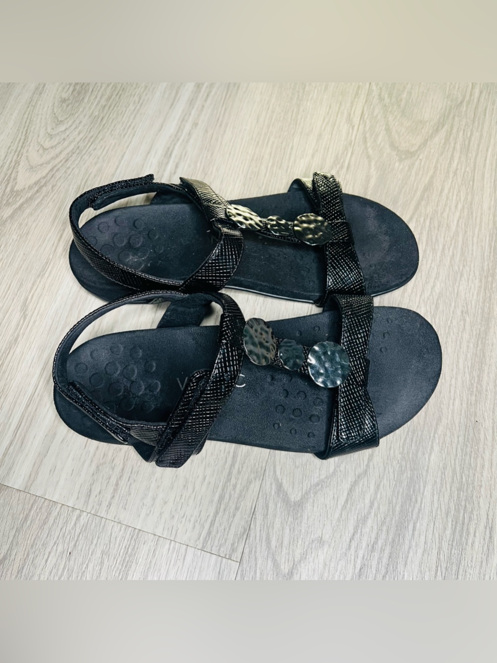 Vionic Farra Lizard Backstrap Sandal Women’s Sz 8 Black Medallions Support